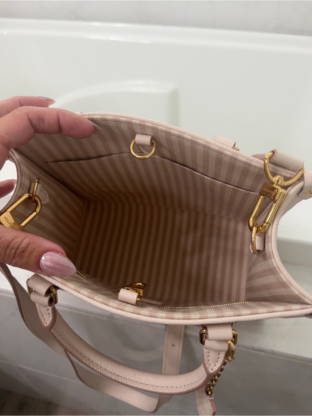 Louis Vuitton OnTheGo PM in Monogram Empreinte leather blush pink - Picture 5 of 5